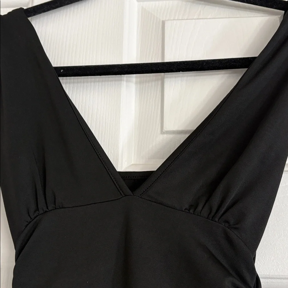 Elegant Black Evening Dress - Picture 5 of 8